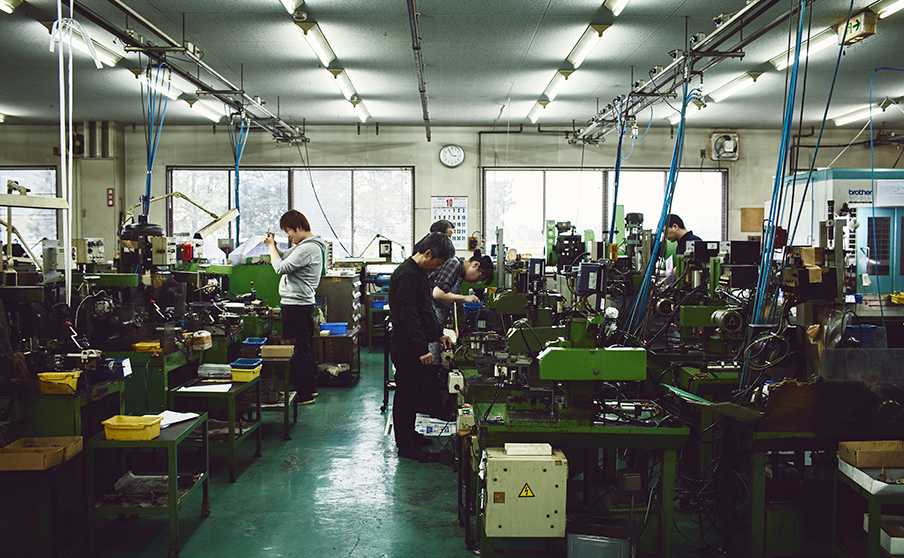KANEKO OPTICAL自家工厂“后台”