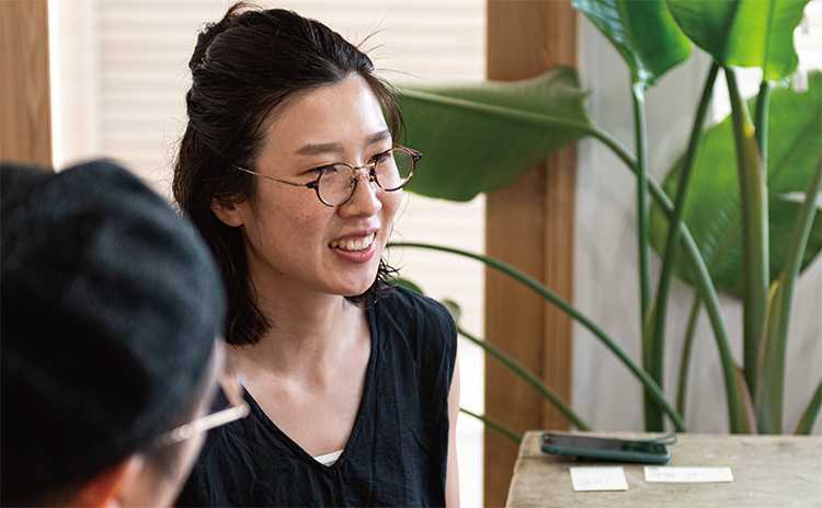 富泽智晶女士